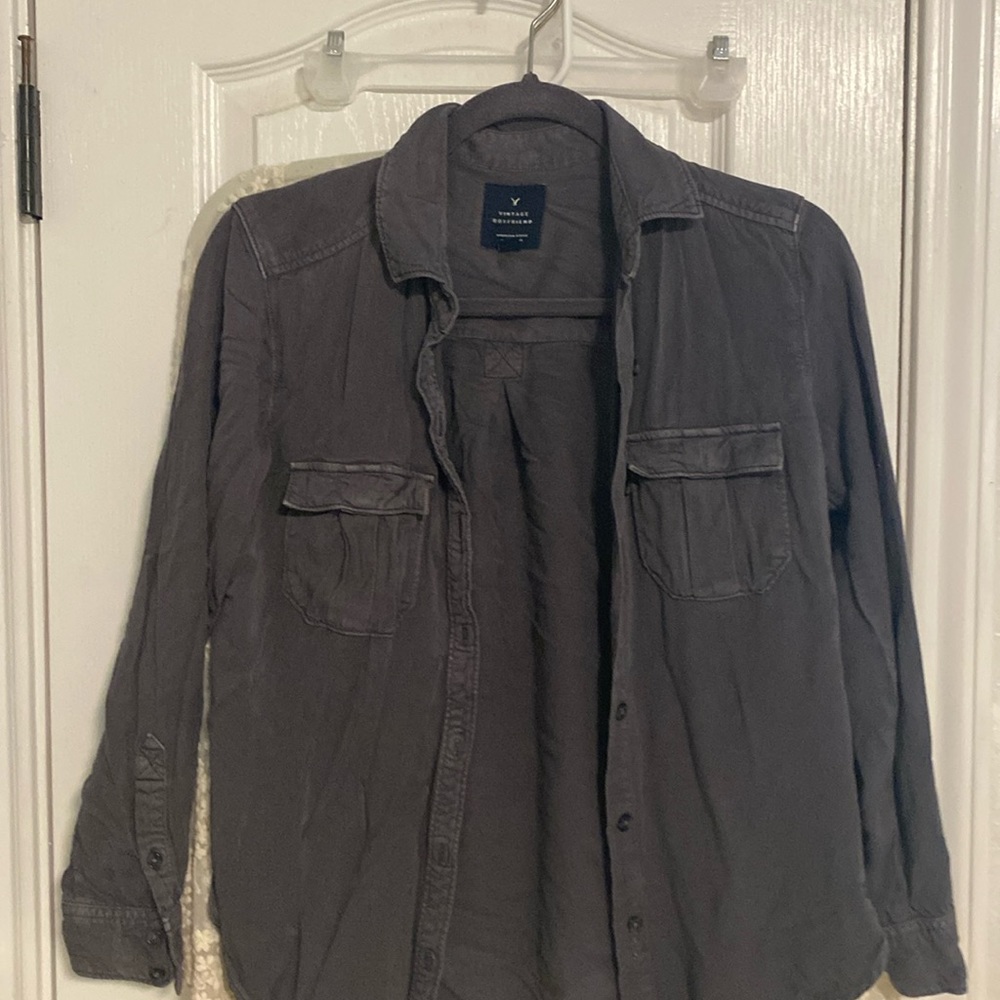 American Eagle button up gray shirt